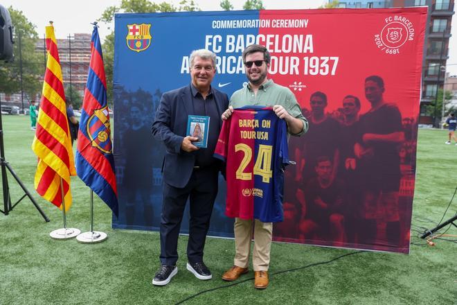 Acto de commemoración en Brooklyn de la gira americana del FC Barcelona el año 1937, en imágenes.