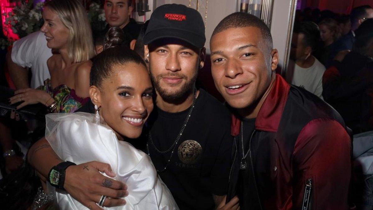 Neymar y Mbappé acuden a una lujosa fiesta rodeados de modelos | Mundo Deportivo