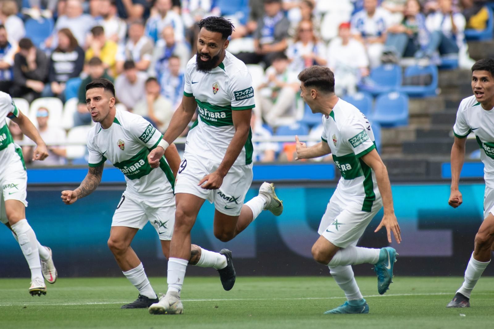 El Elche manda en el campo y en el marcador
