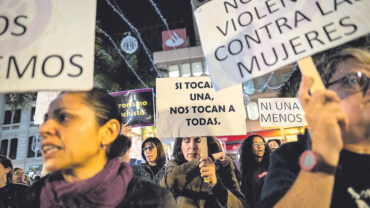 Manifestación para protestar por un caso de violencia de género ocurrido en Tenerife.