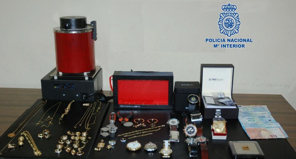 La Policía Nacional detiene en A Coruña a dos hombres por robos en casas