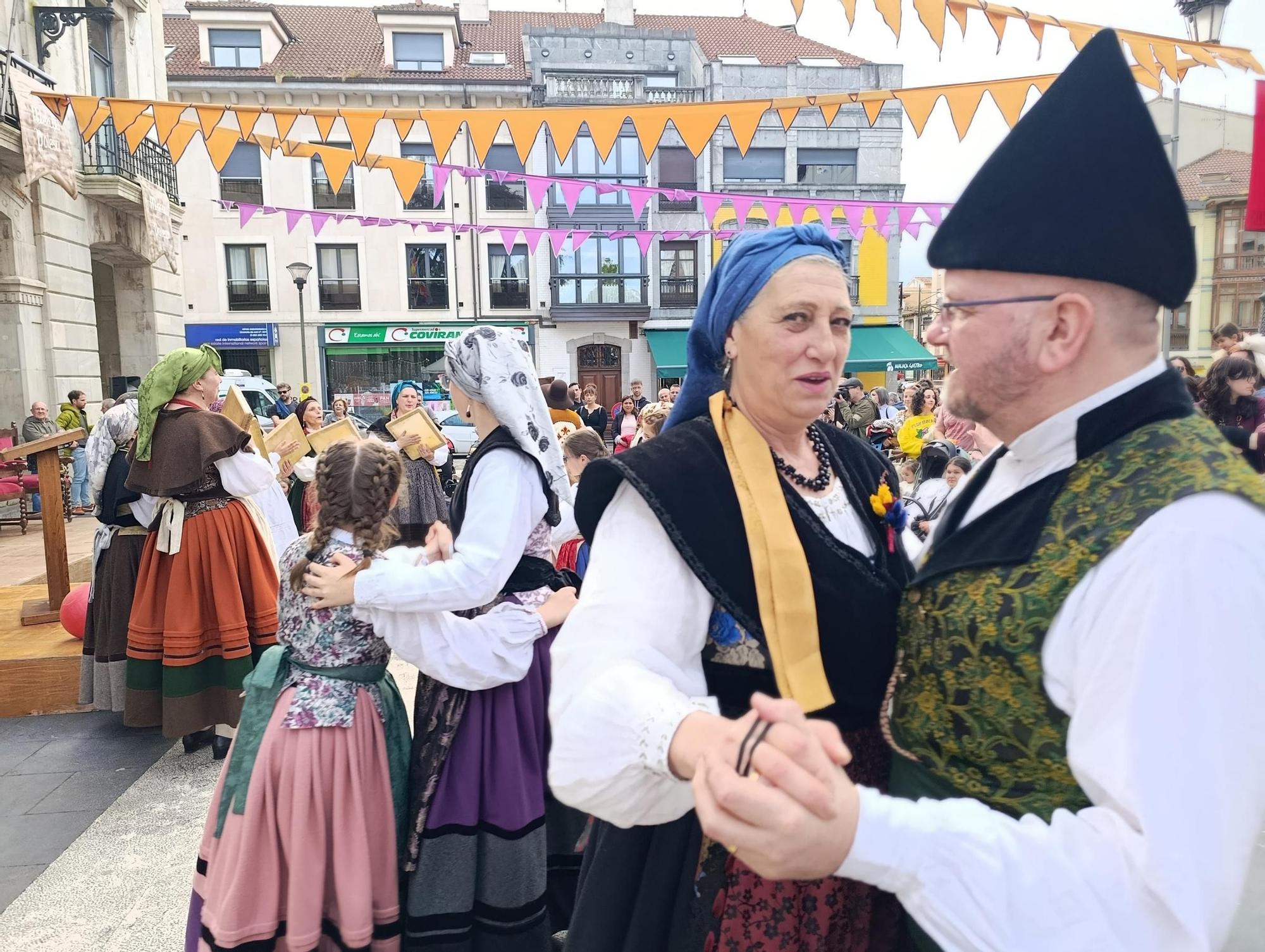 La Pola se llena de Güevos Pintos