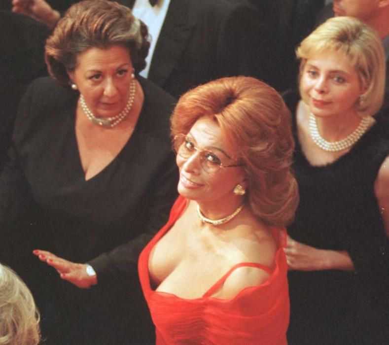 Rita Barberá junto a Sofía Loren en 1999.