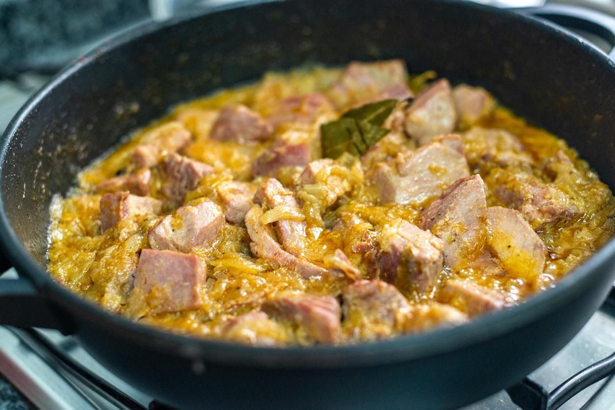Imagen de atún encebollado.