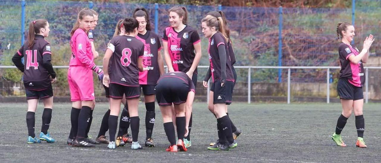 Las jugadoras del Femiastur, en el partido ante el Lada Langreo.