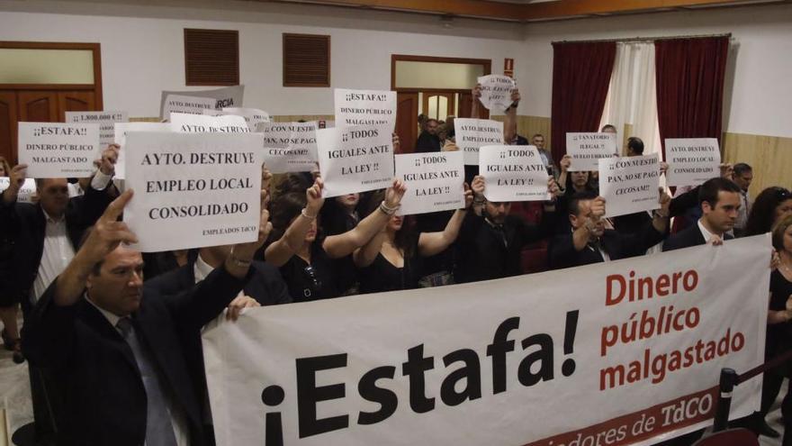 Tanatorios de Córdoba impide el inicio del Pleno