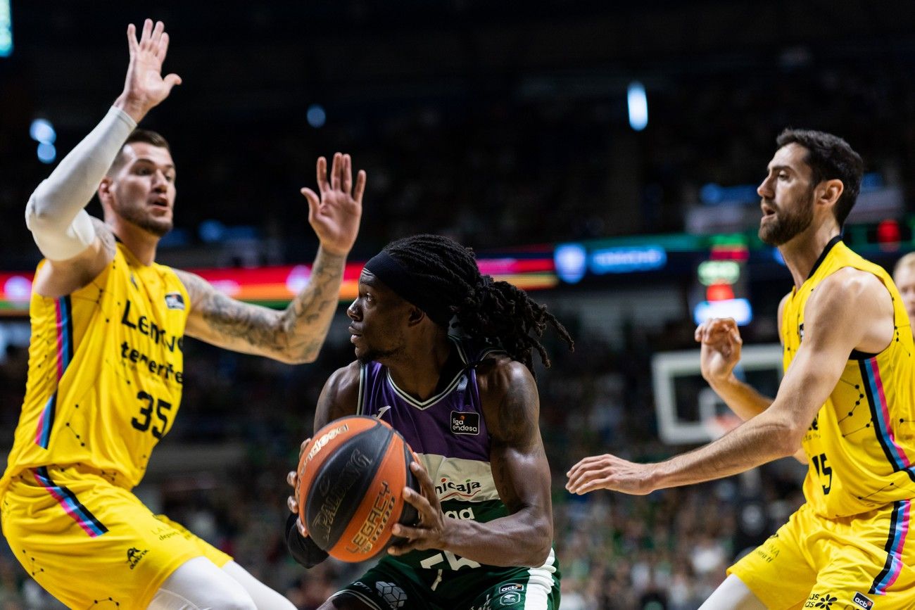 El Lenovo Tenerife cae derrotado ante el Unicaja Málaga (75-71) pero mantiene el cuarto puesto