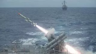 Llegan a Ucrania cinco misiles contra barcos Harpoon españoles, según rastreadores de armamento