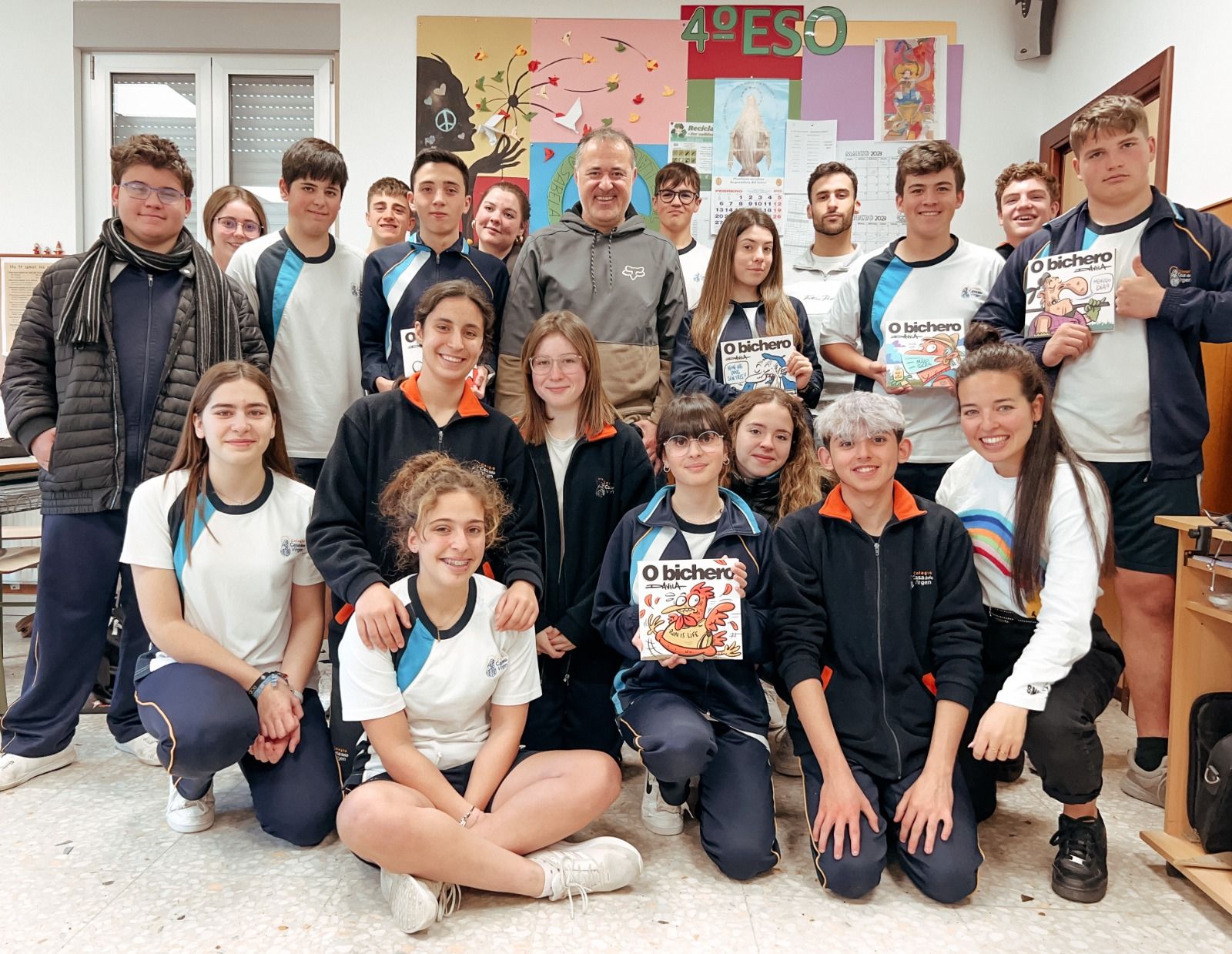 Luís Davila al final de su entrevista en el colegio Casa de la Virgen.