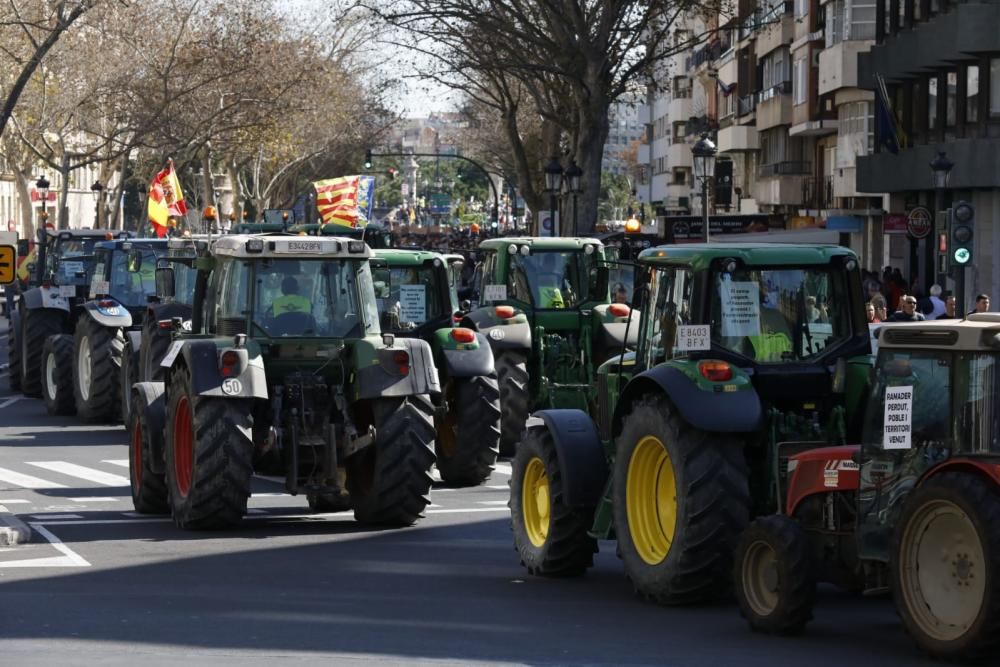 La tractorada en València desde la calle Colón hasta Porta de la Mar