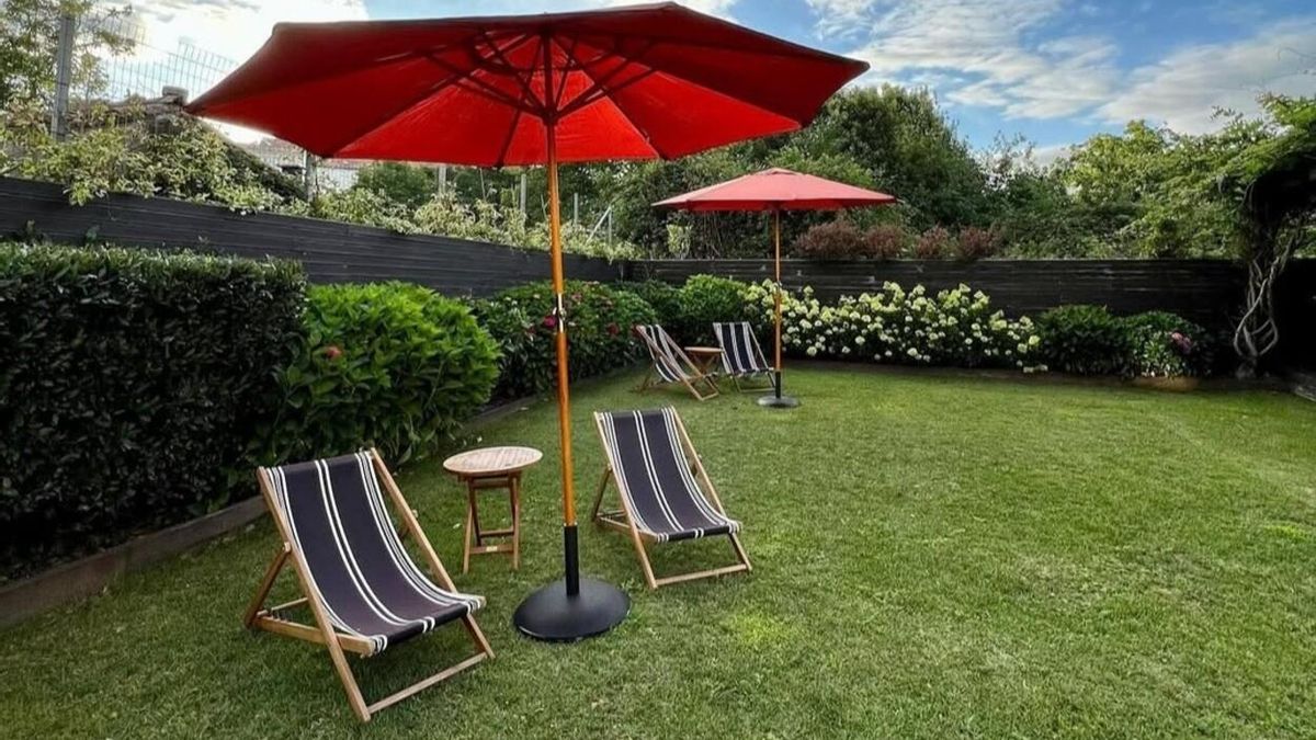Jardín del hotel de Santiago que propone en julio la actividad 'Yoga &amp; Brunch'