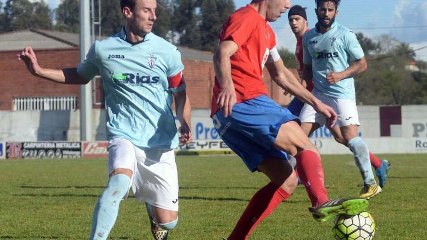 Un instante del partido jugado ayer en el Nuevo San Pedro. // Noé Parga