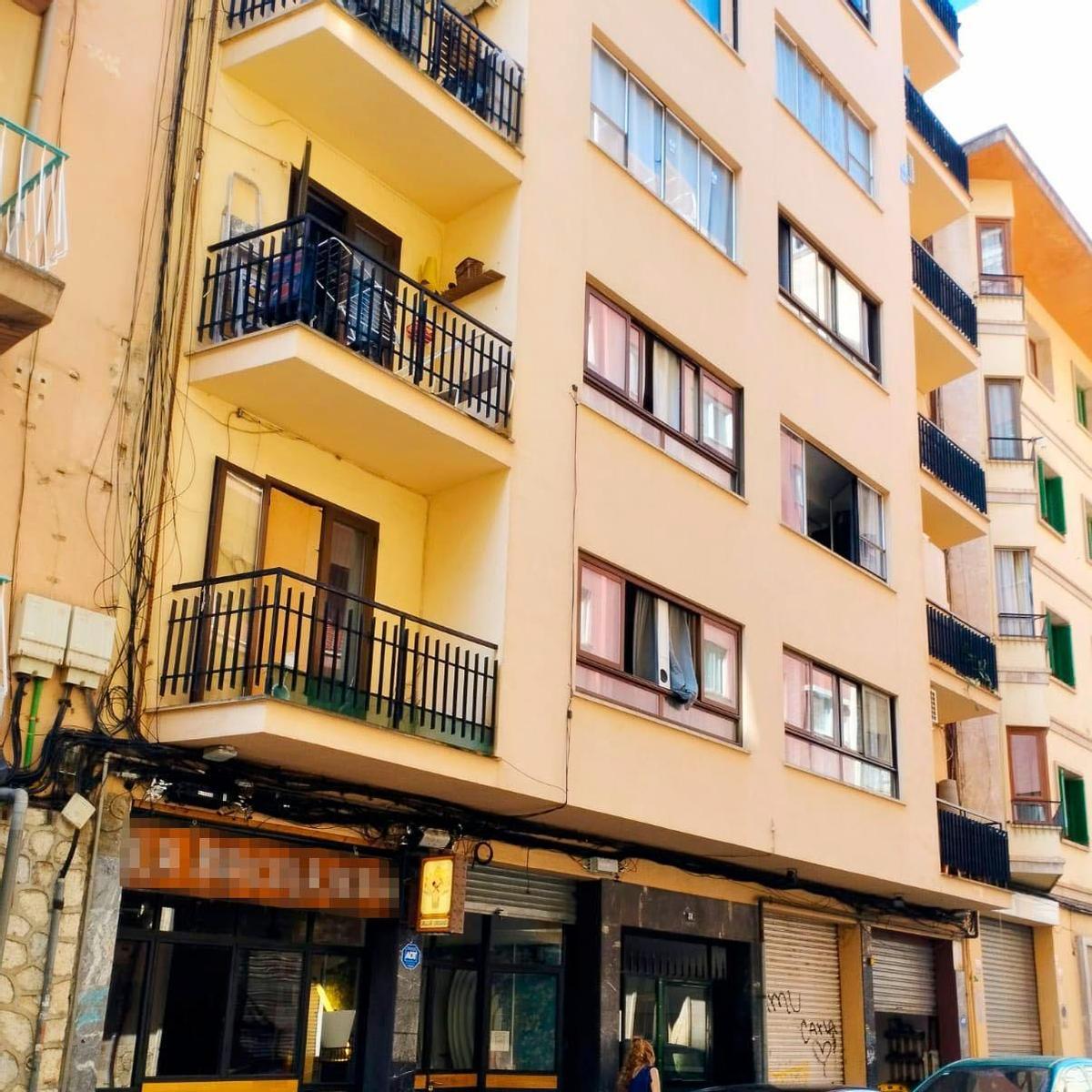 El edificio en el que se produjo el asalto.