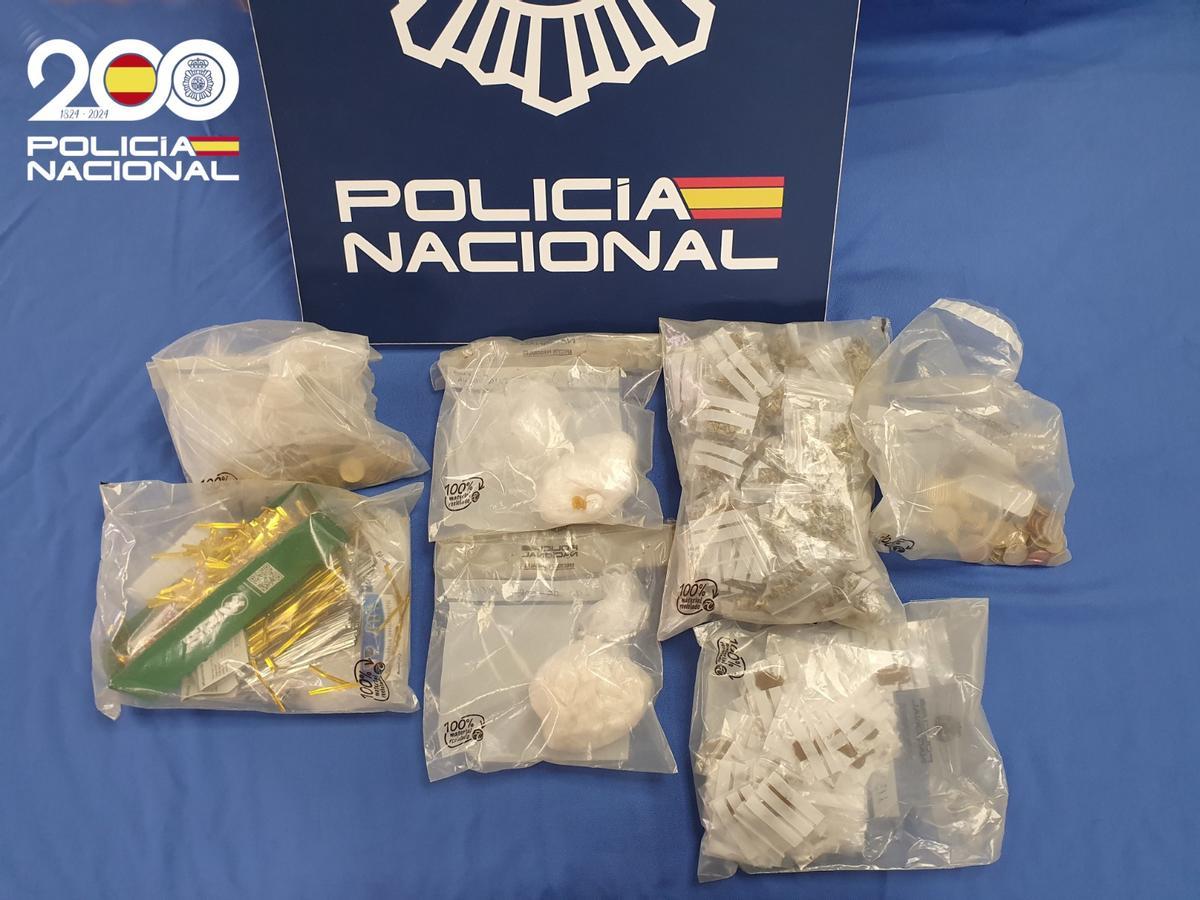 La droga intervenida por la Policía en el piso de Son Gotleu.