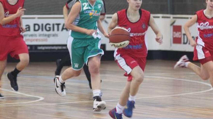 Laura Roig, jugant amb el GEiEG a Copa Catalunya.
