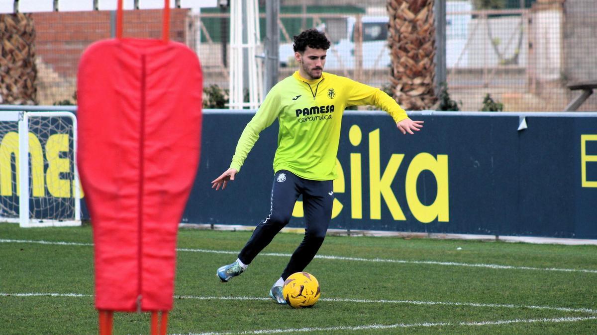 El centrocampista sale cedido del Villarreal B para jugar en la Cultural y Deportiva Leonesa.