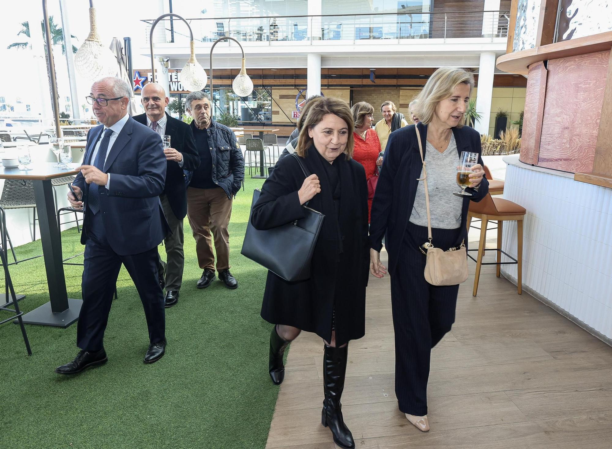 Comida de despedida de la Magistrada Monserrat Navarro en el restaurante Dársena