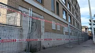 Gandia empieza a vallar el edificio de la calle Perú