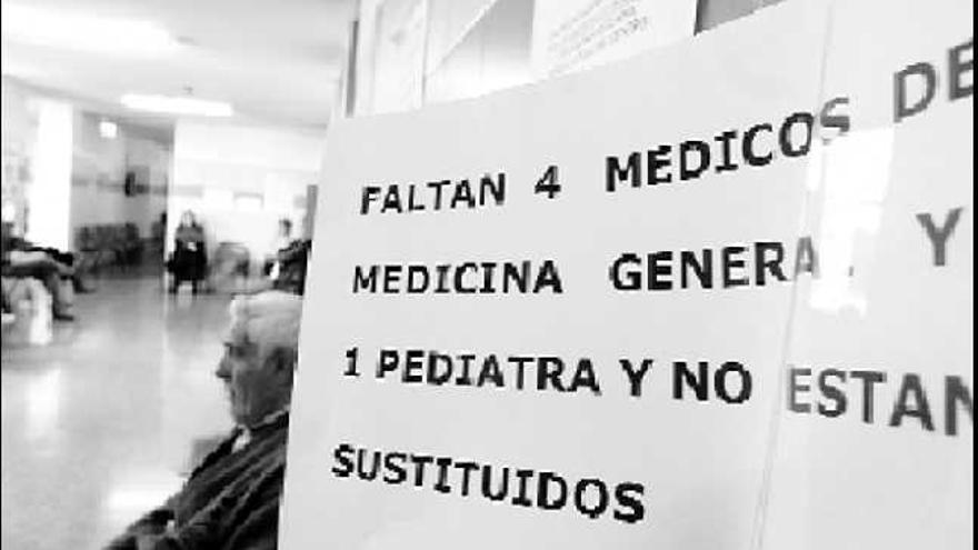 Imagen de archivo del centro de salud Petrer II donde colocaron unos carteles para denunciar la falta de personal