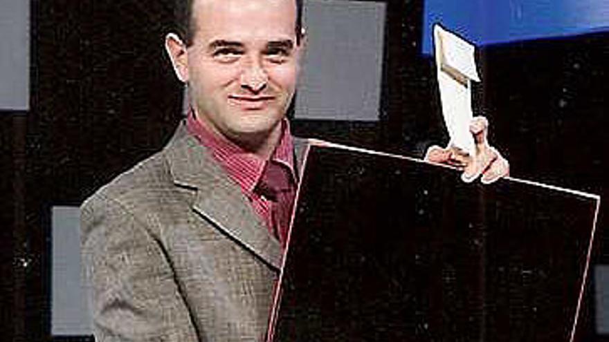 Amado Juan recoge el premio.