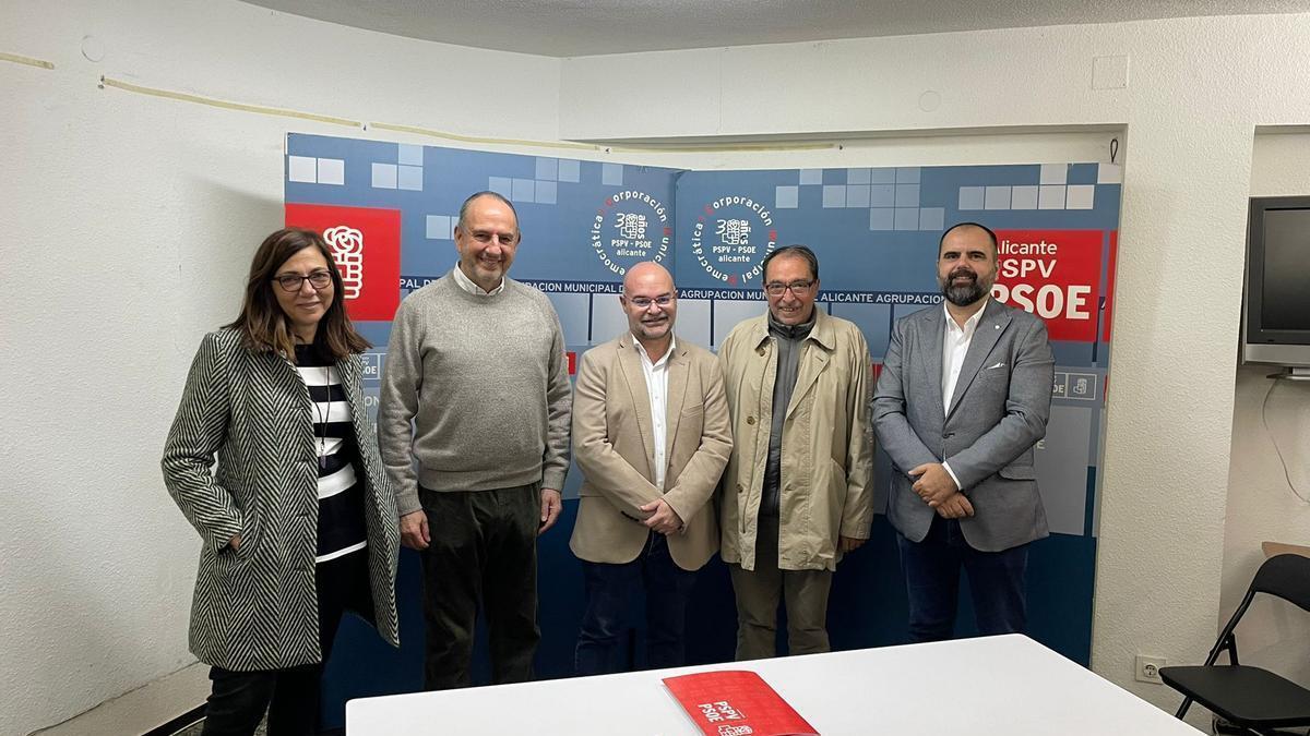 Trini Amorós, Miguel Millana, Alejandro Riera, Ángel Franco y Carlos Jiménez tras presentar la lista de integración.