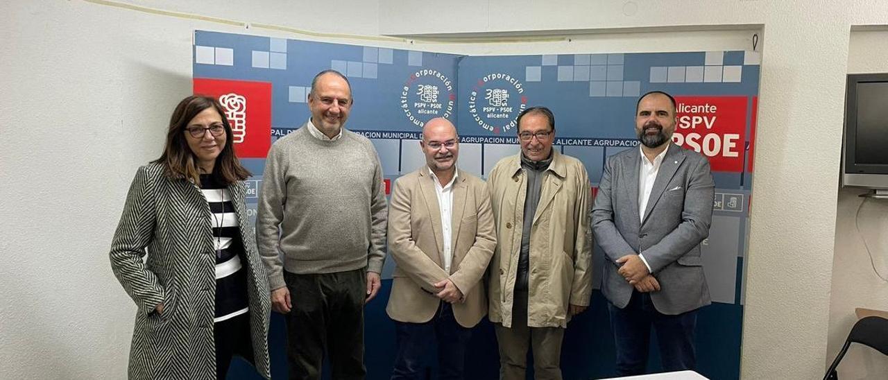 Trini Amorós, Miguel Millana, Alejandro Riera, Ángel Franco y Carlos Jiménez tras presentar la lista de integración.