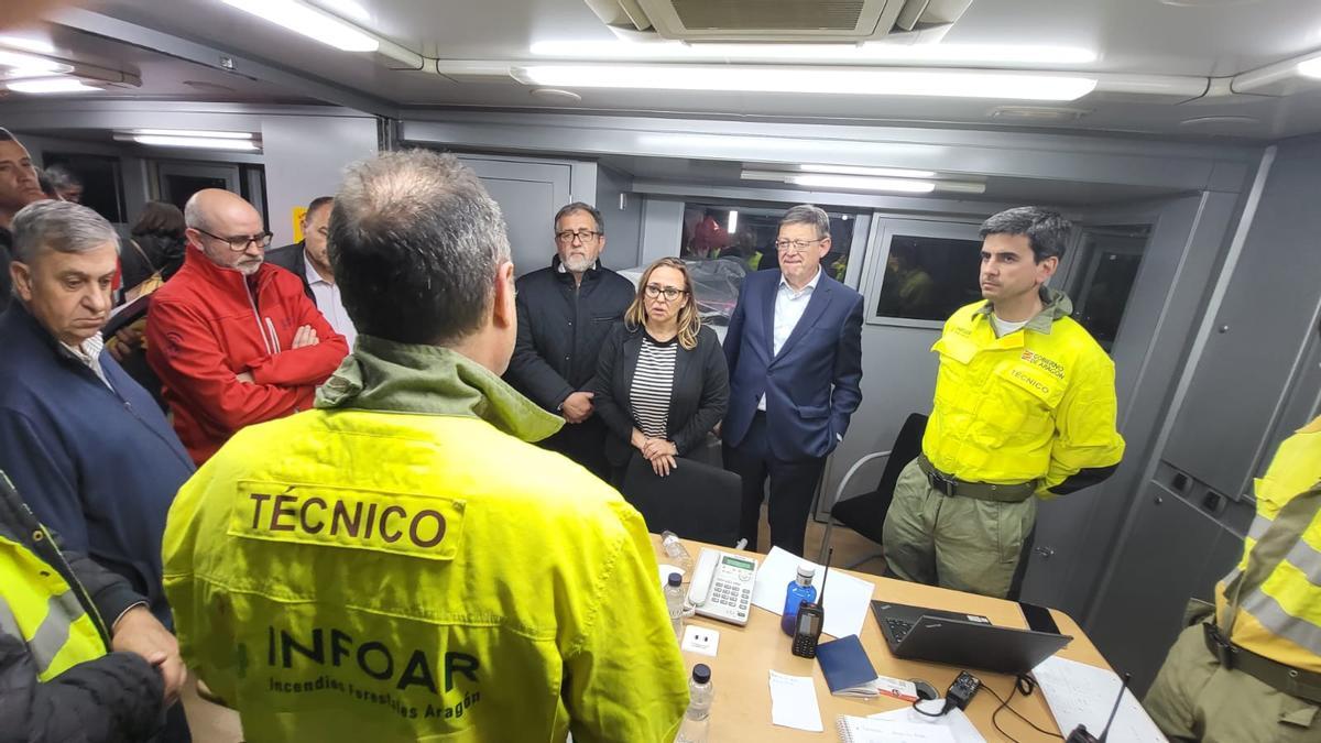 Mayte Pérez y Ximo Puig visitan el centro de mando avanzado en Barracas