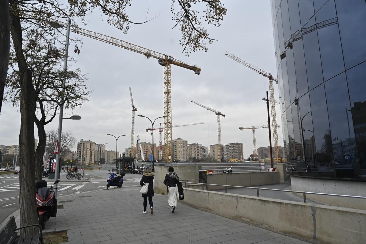 Esquina del paseo de Isabel la Católica desde el que se contemplan las obras de La Romareda.