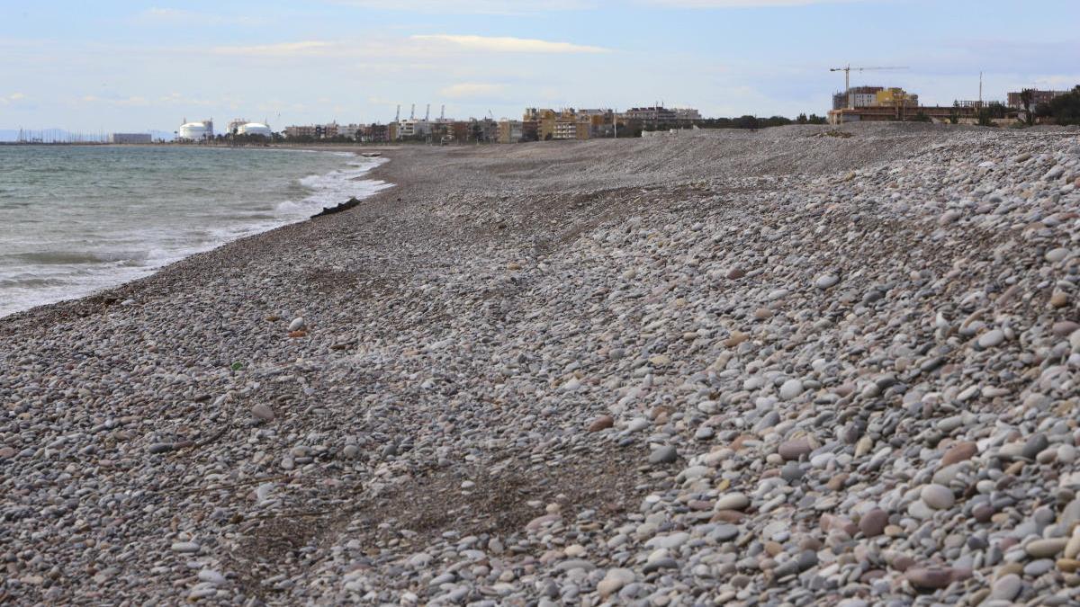 Piedras en la playa de Corinto, en Sagunt.