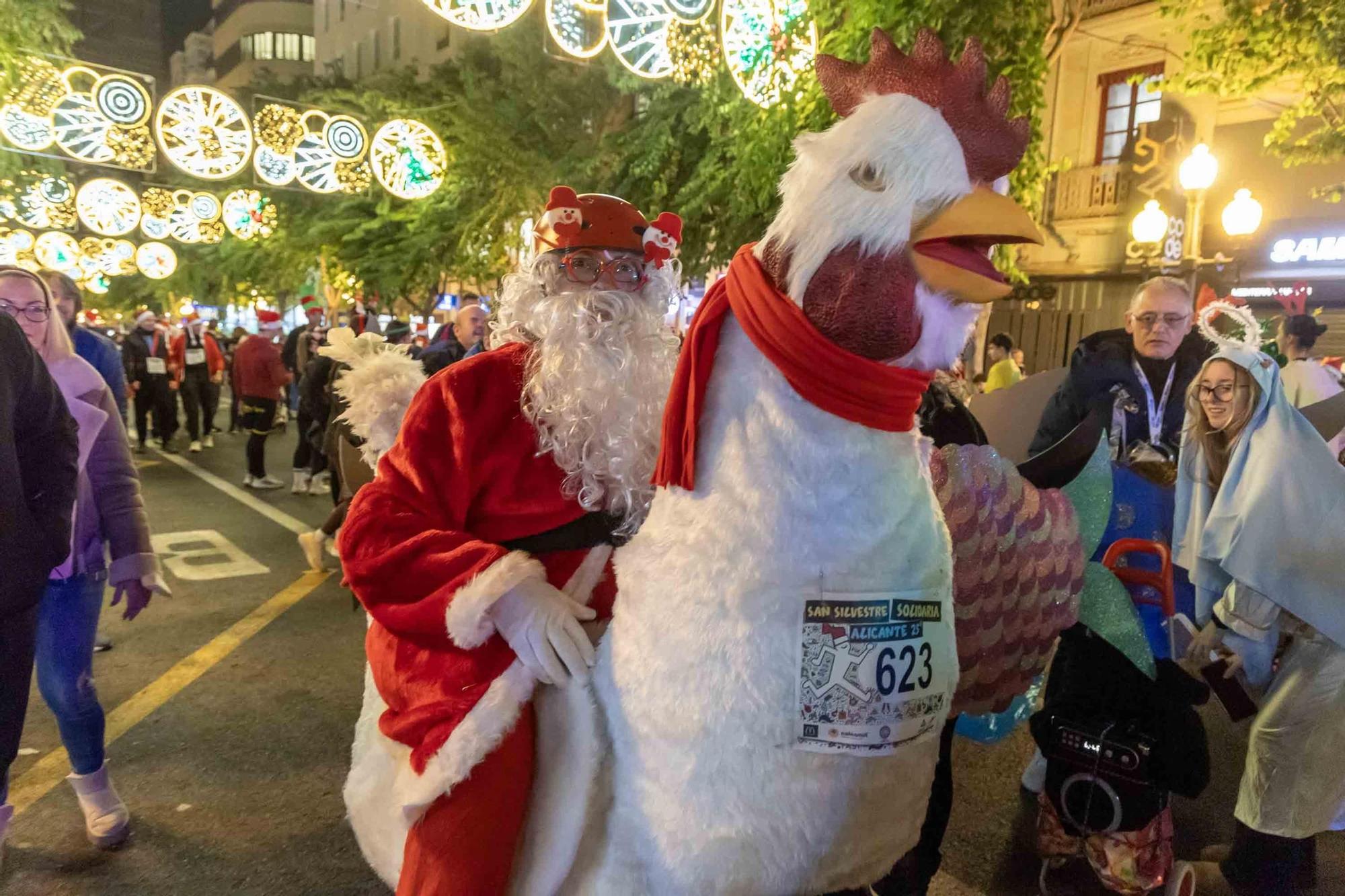 La San Silvestre de Alicante llena de colorido la ciudad