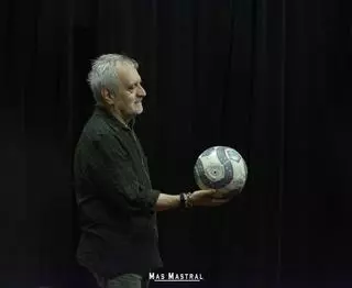 Paco Ortega para en el Teatro de la Estación con 'La tarde que llegaron los Beatles': "Un día me topé con Yoko Ono en Nueva York"