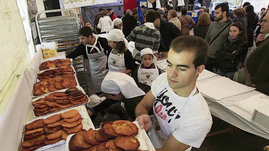 Las degustaciones de productos realizados con calabaza son el alma de la fiesta.  // José Lores