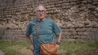 Un supuesto paredón franquista permanece olvidado en el exterior del Castillo de Montjuïc