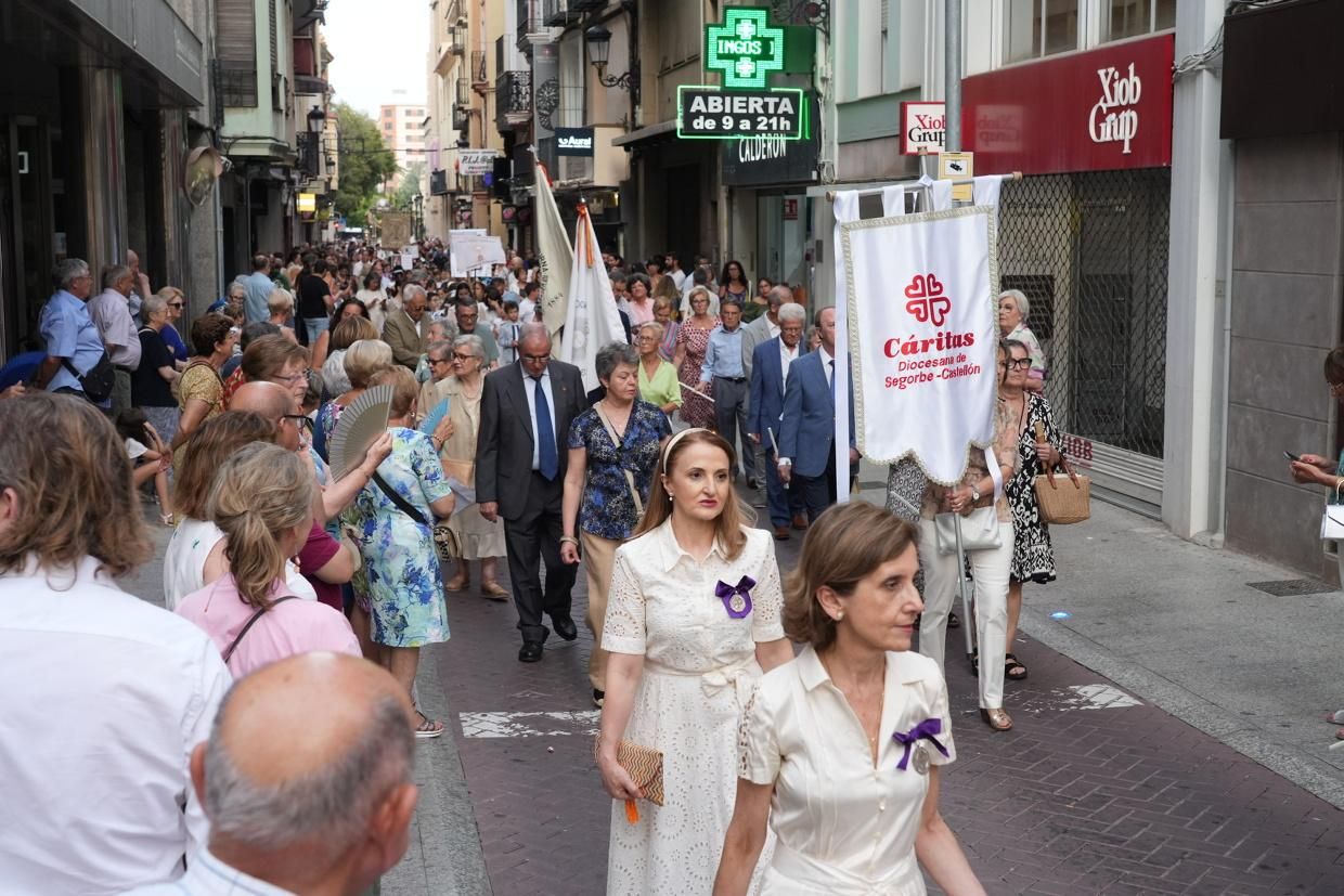Castelló recibe con honores al Santísimo en la procesión del Corpus Christi