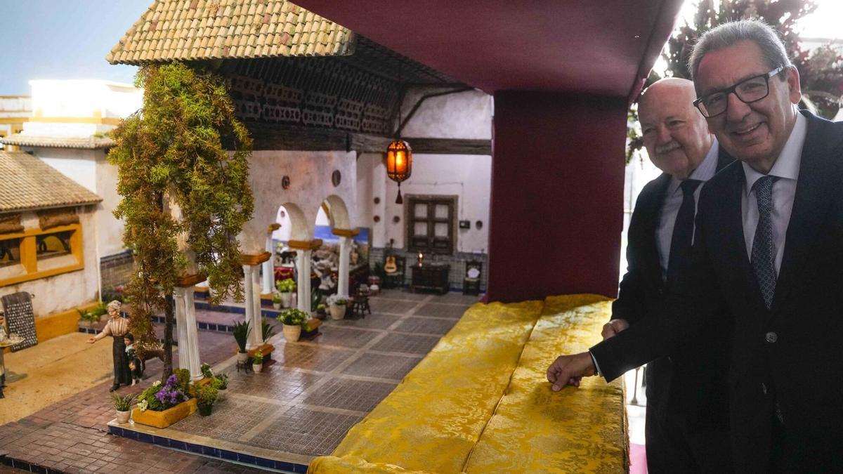 El Parlamento abre al público un Belén inspirado en una Nochebuena del siglo XIX en un cortijo andaluz.