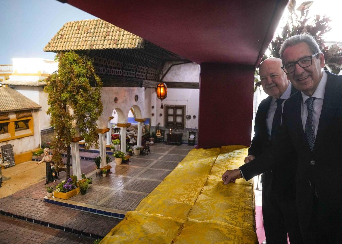 01/12/2025 El Parlamento abre al público un Belén inspirado en una Nochebuena del siglo XIX en un cortijo andaluz. El Parlamento de Andalucía ha abierto al público, por segundo año consecutivo, un Belén con motivo de las fiestas navideñas. El conjunto artístico ha sido elaborado y cedido a la Cámara por la Asociación Cultural Belenista de Sevilla en colaboración con Cajasol, y este año recrea una Nochebuena de finales del siglo XIX, en un típico cortijo andaluz o hacienda sevillana, donde la familia se afana para que todo esté listo antes de asistir a la tradicional Misa del Gallo. ESPAÑA EUROPA ANDALUCÍA POLÍTICA JOAQUIN CORCHERO-PARLAMENTO DE ANDALUCÍA