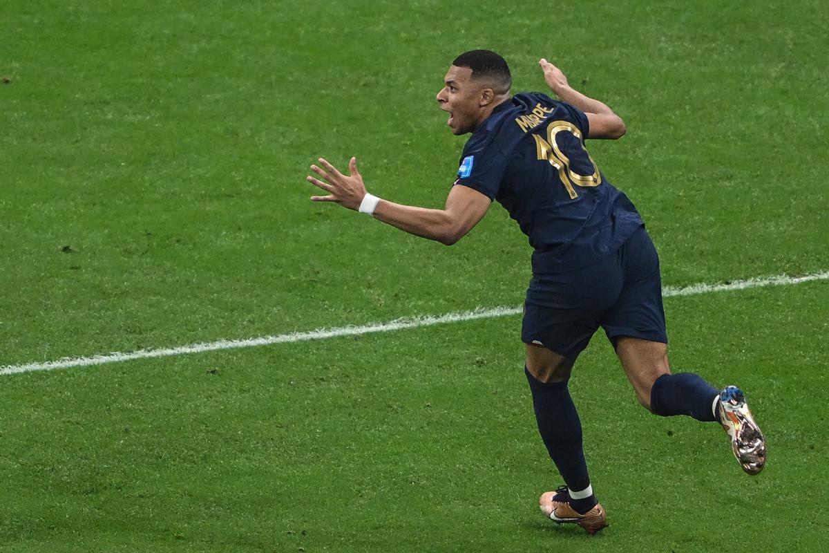 18 December 2022, Qatar, Lusail: France's Kylian Mbappe celebrates scoring his side's second goal during the FIFA World Cup Qatar 2022 final soccer match between Argentina and France at the Lusail Stadium. Photo: Robert Michael/dpa