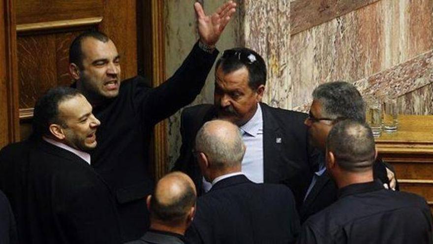 Gritos de &#039;Heil Hitler&#039; en el Parlamento griego