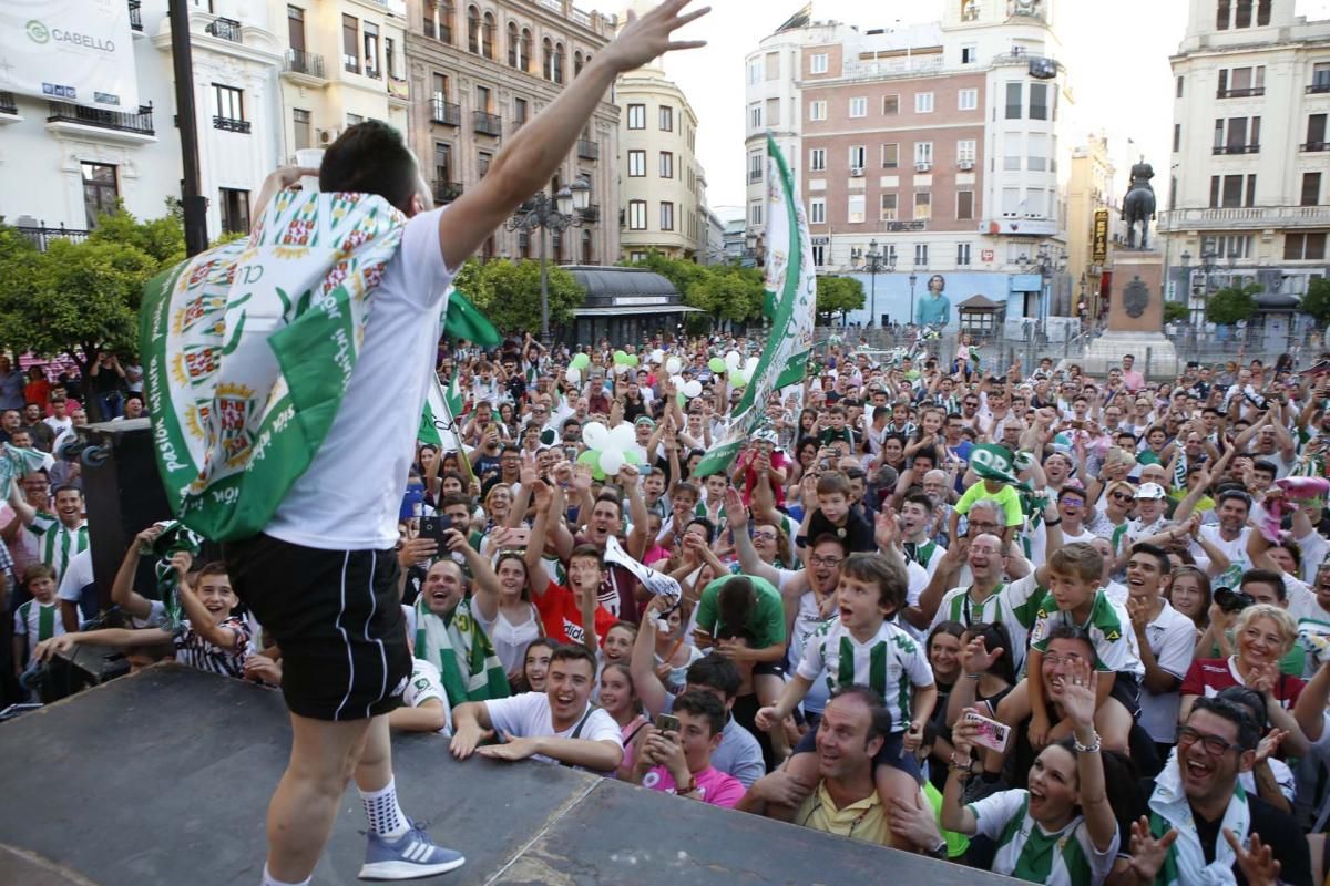 El Córdoba CF Futsal celebra el ascenso en Las Tendillas