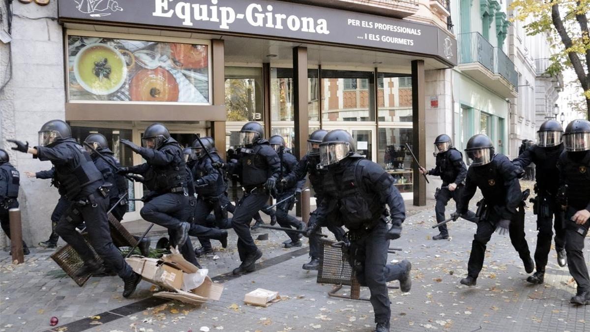 Torra presiona a Buch para que reforme la cúpula de Interior, y los Mossos enfurecen.