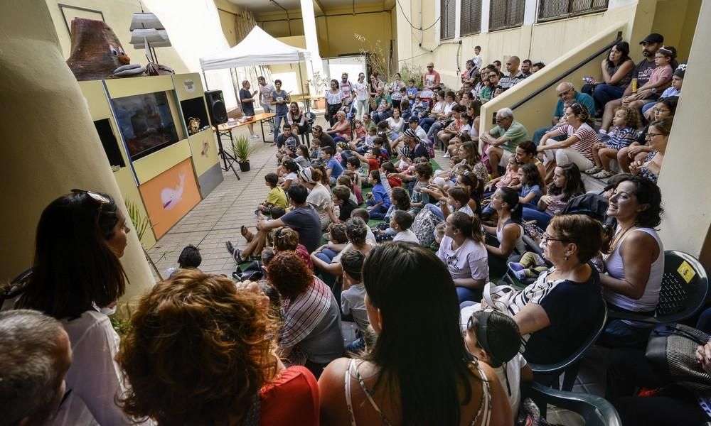 Los piratas desembarcan en San Cristóbal.