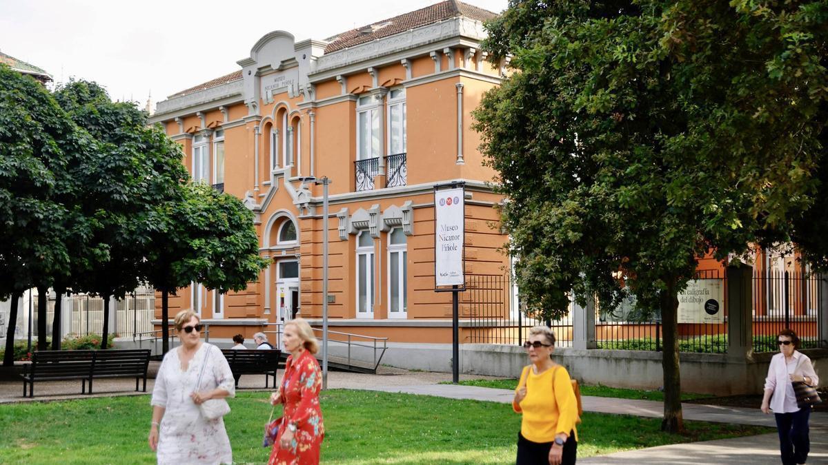 Una vista del Museo Nicanor Piñole, en la plaza de Europa.