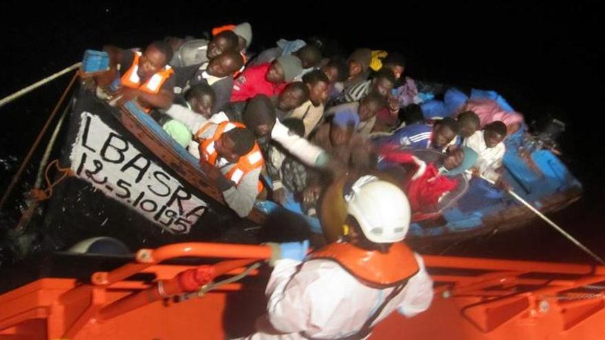 Inmigrantes rescatados a 55 millas de Gran Canaria