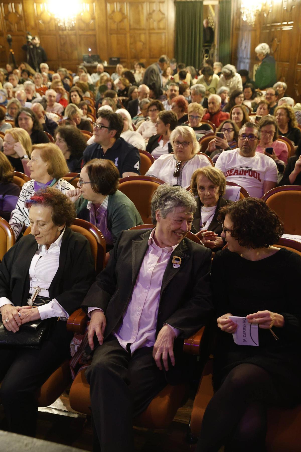 El talento asturiano y el compromiso por la igualdad, en Oviedo: estas son las once premiadas en la Gala Miradas Violetas El talento asturiano y el compromiso por la igualdad, en Oviedo: estas son las once premiadas en la Gala Miradas Violetas