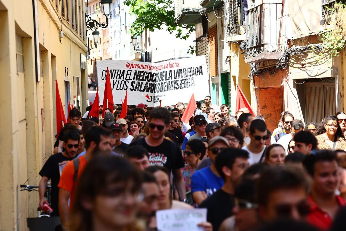 La manifestación por la vivienda ha recorrido el centro de Zaragoza.