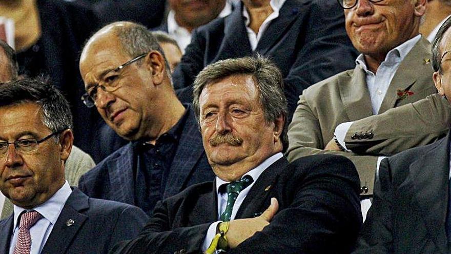 Bartomeu y Florentino en el palco del Nou Camp.