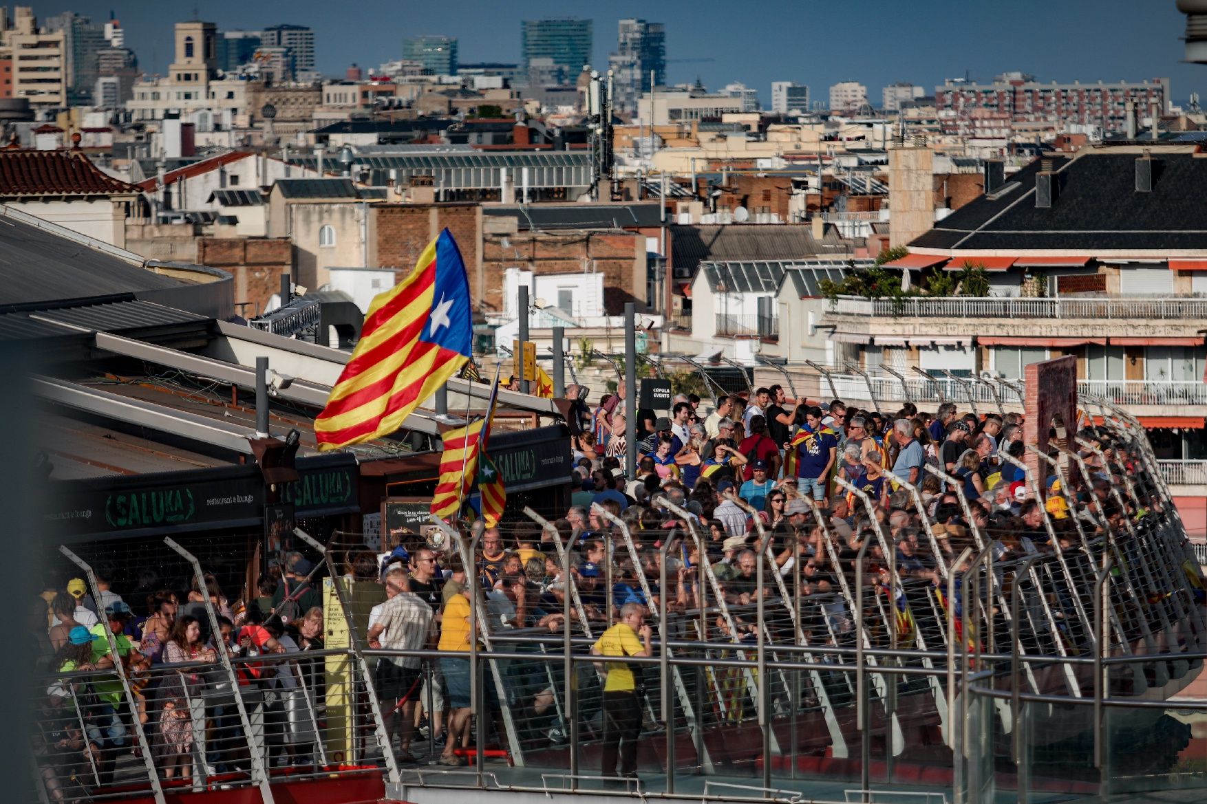 Així ha estat la manifestació convocada per l'ANC per la Diada a Barcelona amb el lema 'Via Fora'