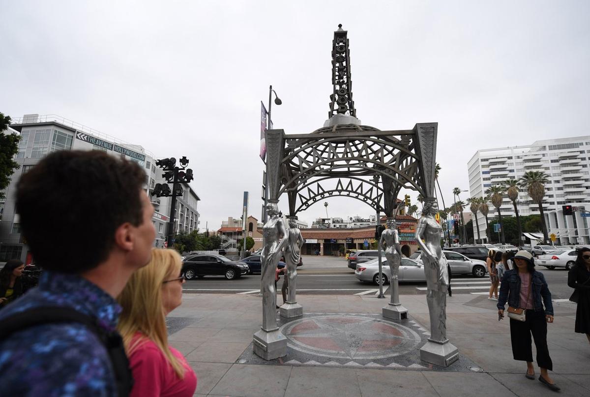 Finnish tourists Tapio Gustafsson (L) and Marjaana Tasala stop to look at the Ladies of Hollywood Gazebo on the Hollywood Walk of Fame in Hollywood, California, June 18, 2019. - A statue of Marilyn Monroe which is normally perched atop the gazebo’s Eiffel Tower-shaped structure was stolen on June 16. Police said investigators had recovered some prints at the scene but had yet to make any arrests. (Photo by Robyn Beck / AFP)