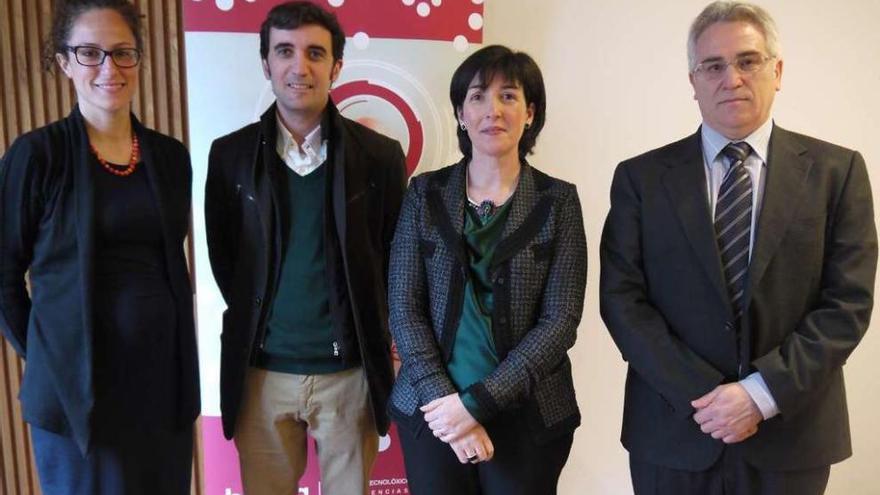 Carme Pampín (segunda por la derecha), con la junta directiva de Bioga, elegida a finales de marzo.