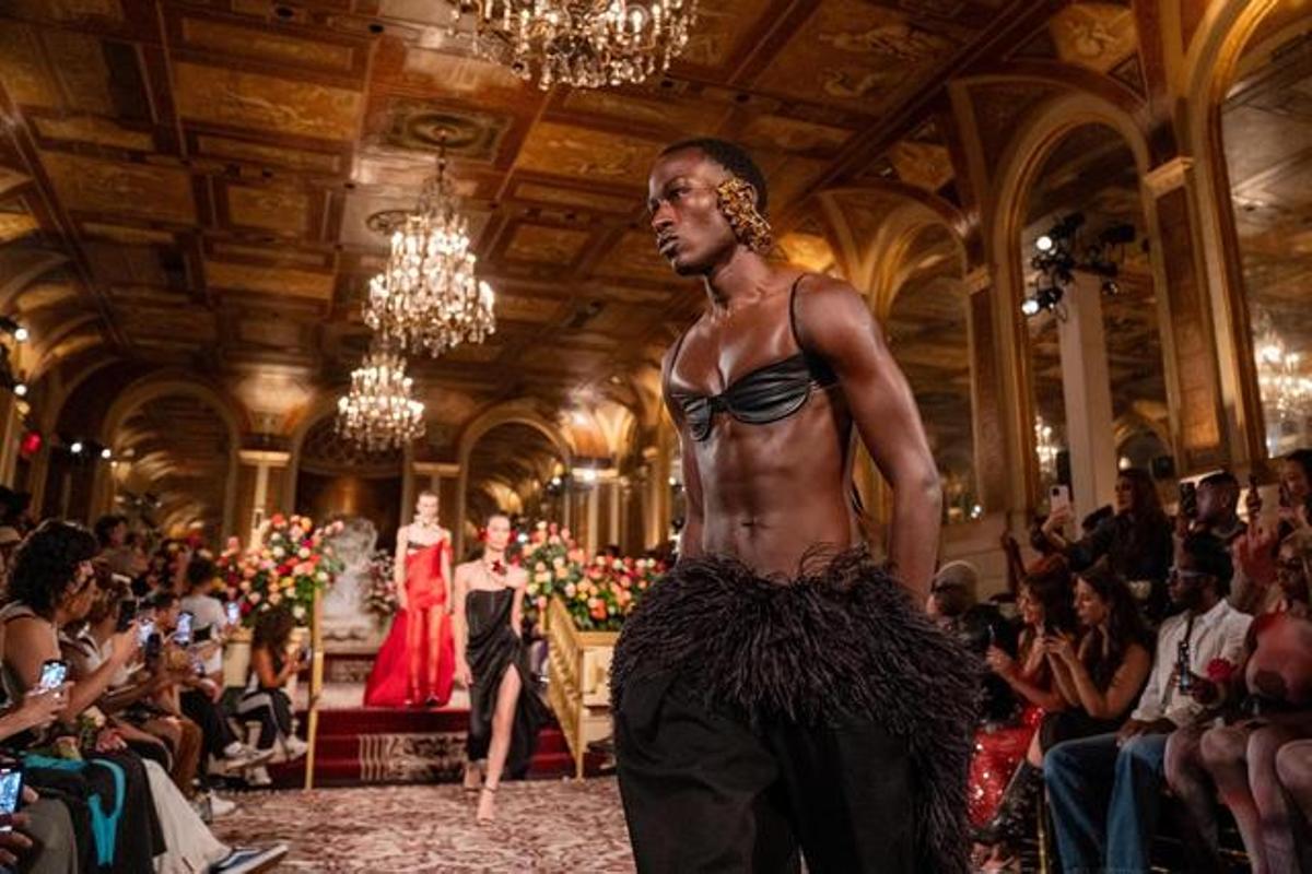 Palomo Spain, Swarovski y Solán de Cabras se unen para crear una botella de  agua de lujo